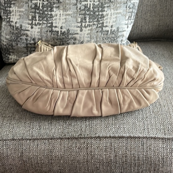 Cole Haan Amalfi beige Pleated Leather Large Hobo Bag Purse Tassel Zipper Pull - Picture 9 of 16